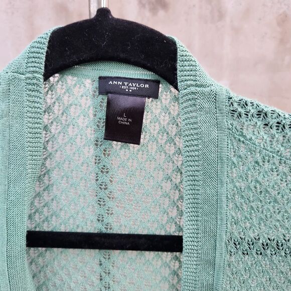Ann Taylor paper thin crochet cardigan sage - Picture 4 of 4